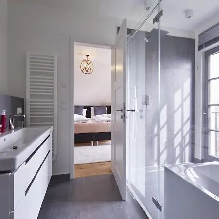 Reetland Am - Luxus Reetdachvilla Mit 3 Schlafzimmern, Sauna Und Kamin E27 Ferienhaus